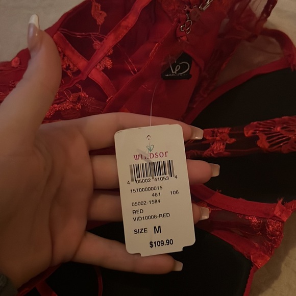 Windsor Prom dress! Never worn! - Picture 3 of 3